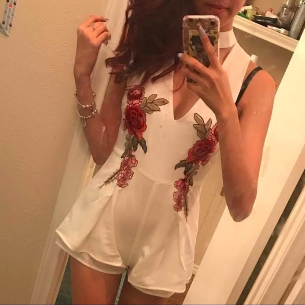 White Choker Deep V Neck Floral Romper Jumpsuit - Picture 5 of 8